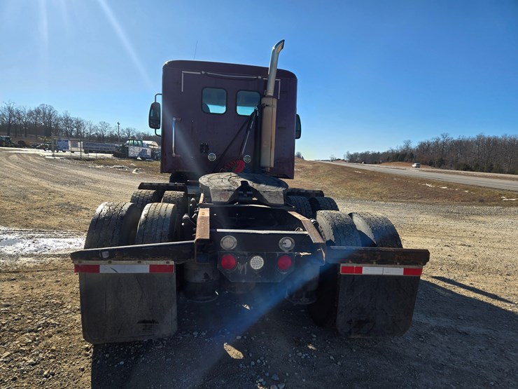 2002-freightliner-columbia-120-image-14
