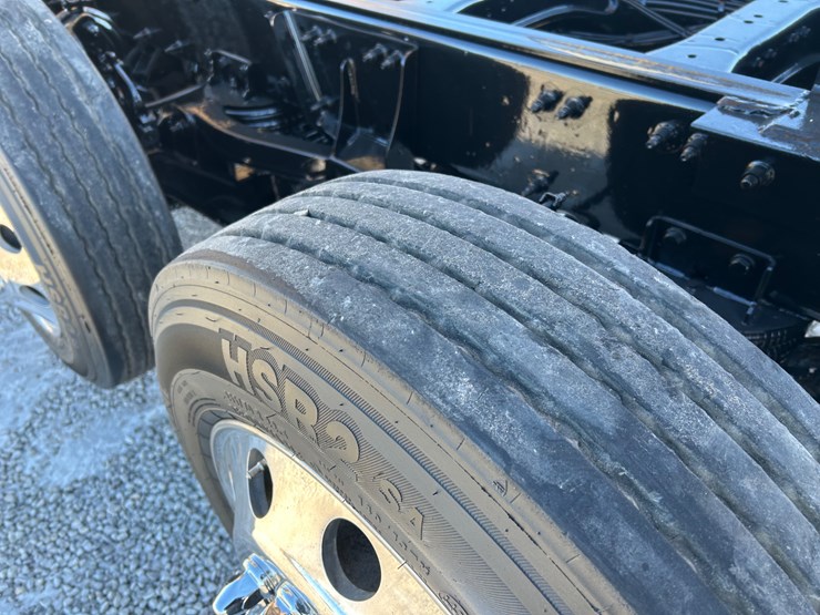 2015-peterbilt-567-image-71