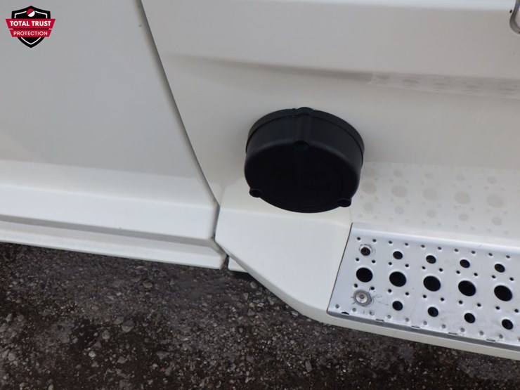 2020-freightliner-cascadia-126-image-7