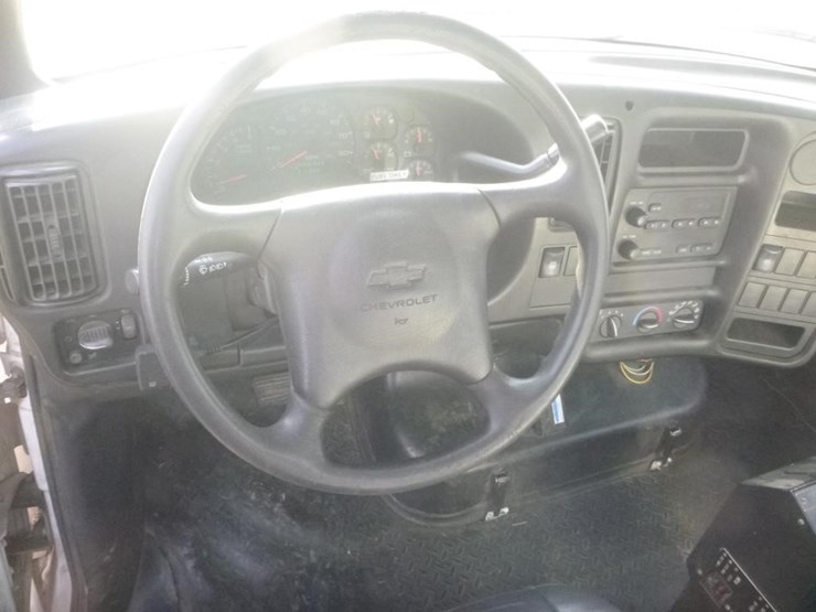 2005-chevrolet-4500-flatbed-truck-image-13