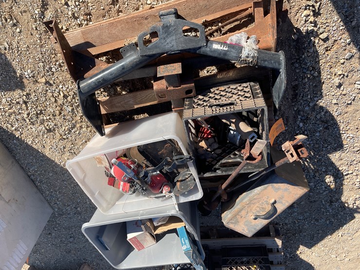 #3304-•-miscellaneous-big-truck-parts-image-9