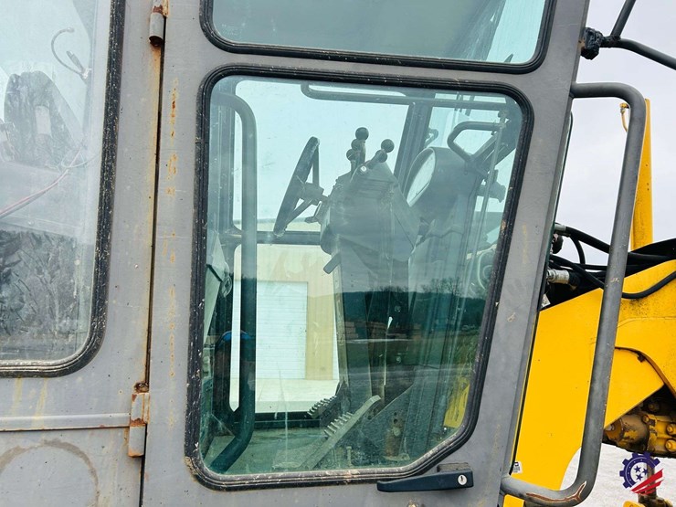 2003-volvo-g710b-image-108