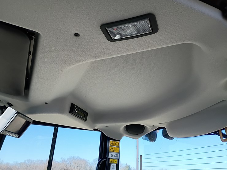 2023-caterpillar-910-image-33