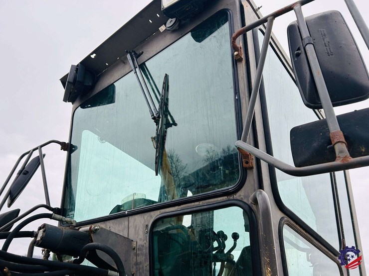 2003-volvo-g710b-image-94