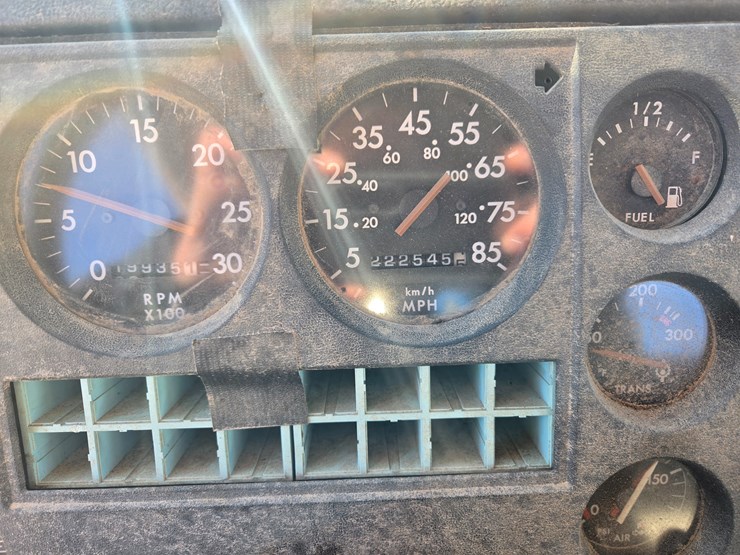 1996-freightliner-fl70-image-58