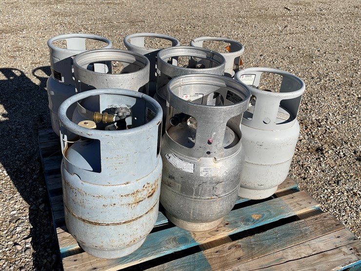 #3123-•-forklift-propane-tanks-image-11