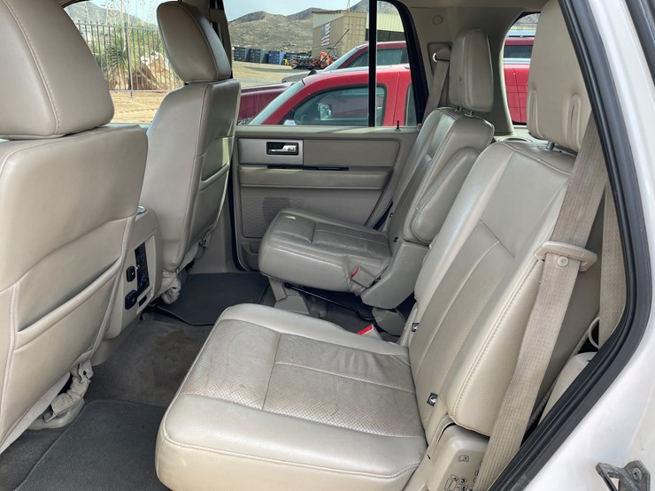 2013-ford-expedition-limited-image-7