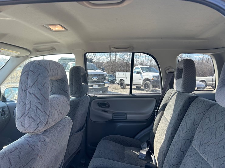 2003-chevrolet-tracker-image-35