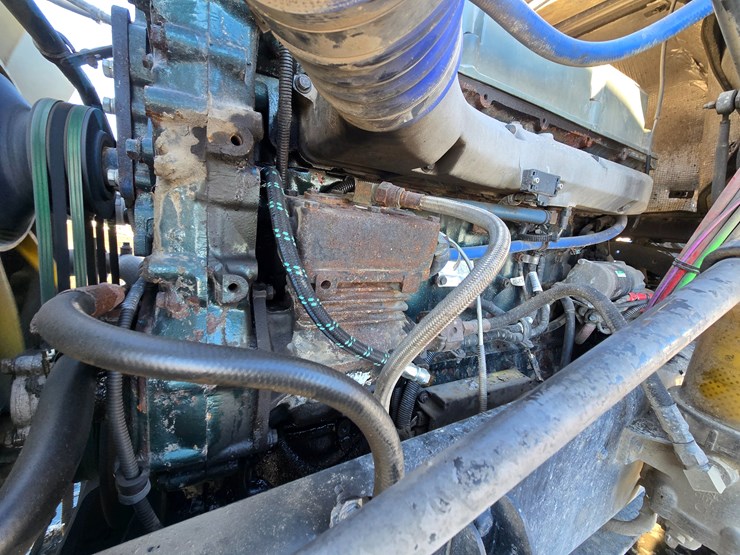 2012-freightliner-coronado-132-image-38