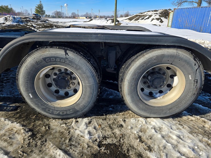 2012-freightliner-coronado-132-image-79