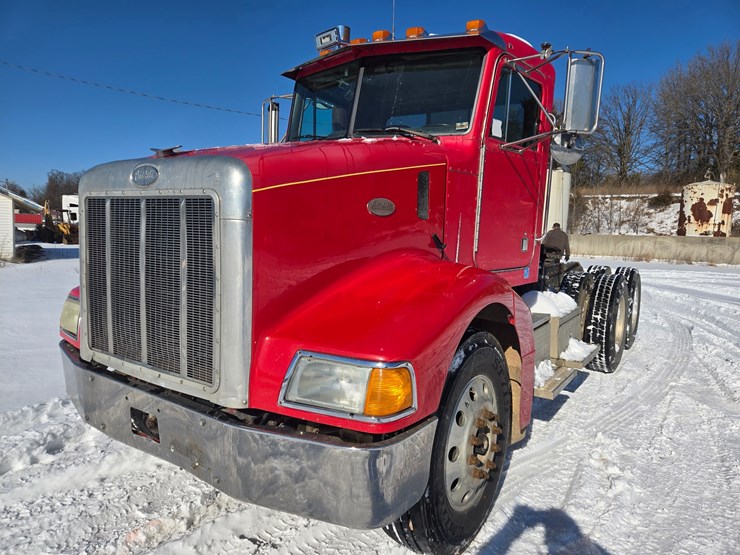 1996-peterbilt-385-image-1