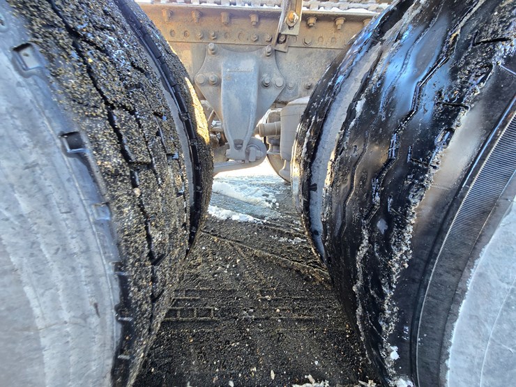 2012-freightliner-coronado-132-image-94