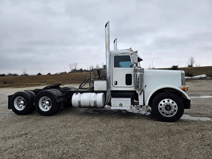2007-peterbilt-379-image-28