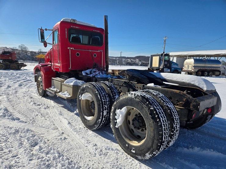 1996-peterbilt-385-image-13