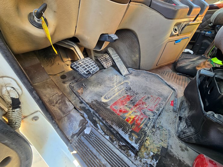 2012-freightliner-coronado-132-image-59