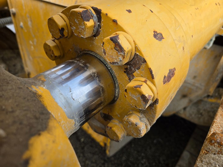 2004-deere-655c-image-110