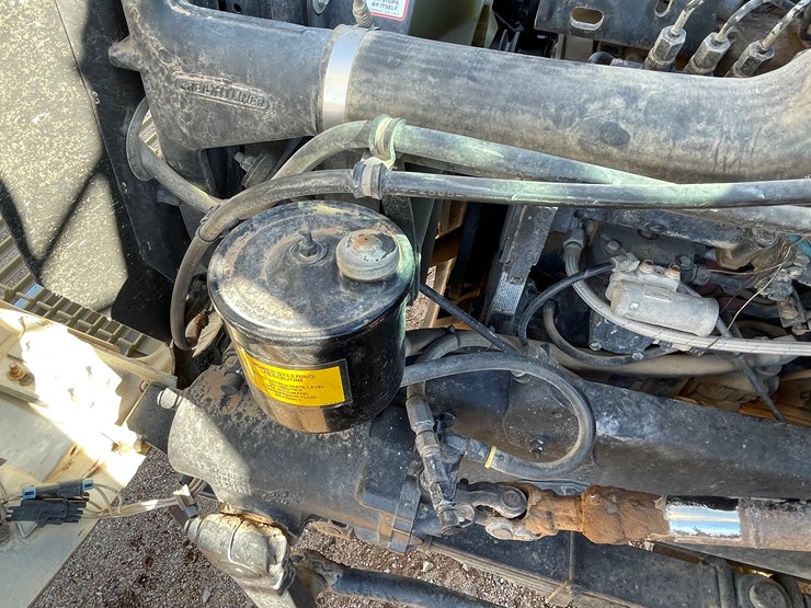 1996-freightliner-fl80-image-17