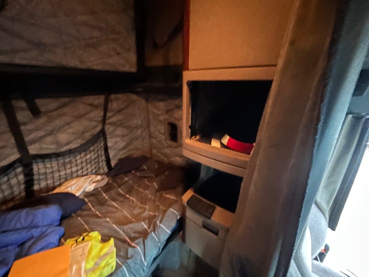 2015-freightliner-cascadia-125-image-83