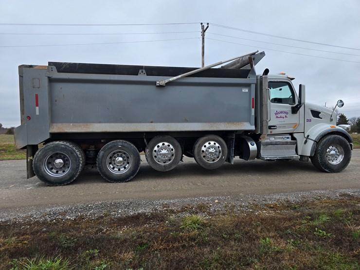 2020-peterbilt-567-image-37