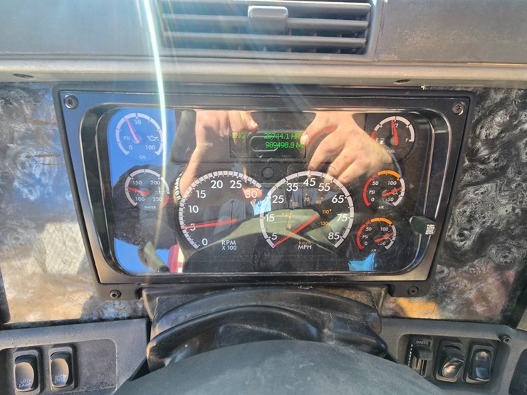 2002-freightliner-columbia-120-image-66