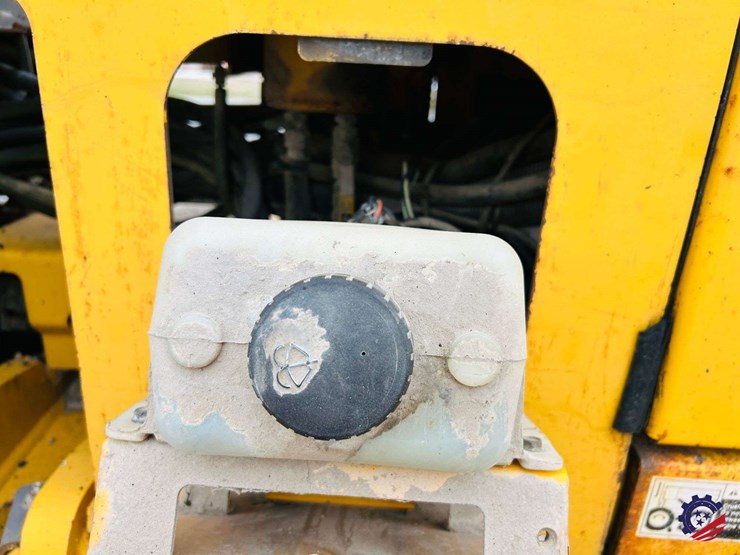 2003-volvo-g710b-image-91