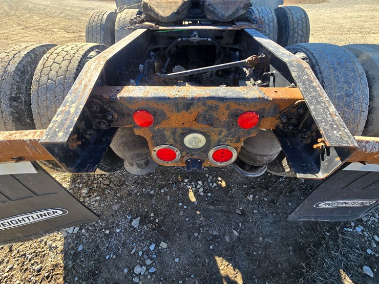 2014-freightliner-cascadia-125-image-85