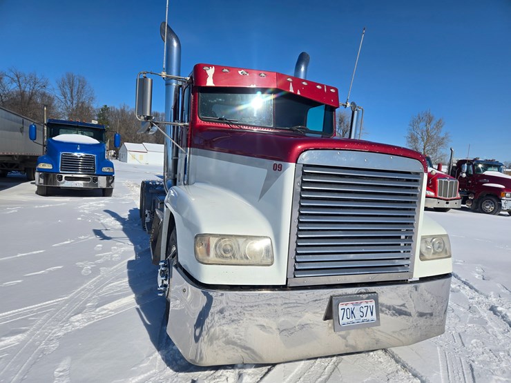 1995-freightliner-fld120-image-38