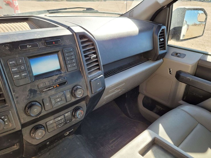 2017-ford-f150-image-15