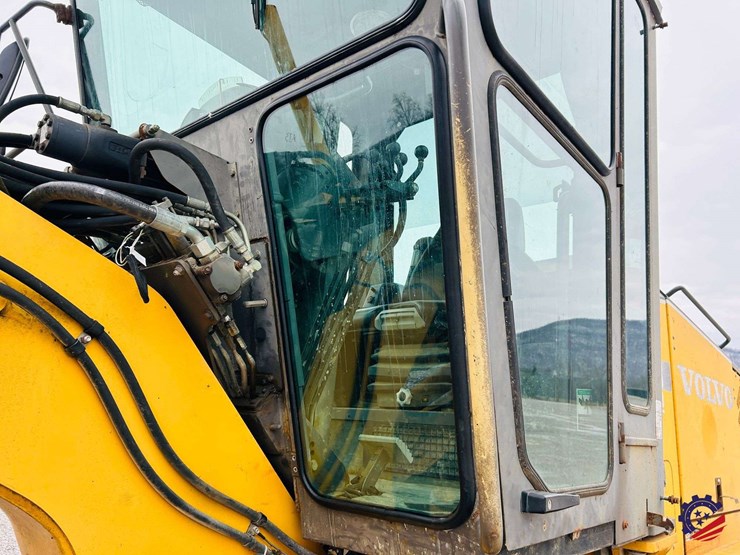 2003-volvo-g710b-image-95