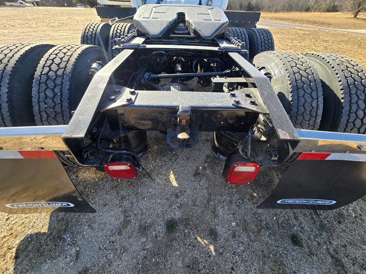 2012-freightliner-cascadia-113-image-79