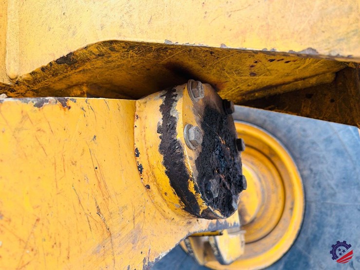 2003-volvo-g710b-image-65