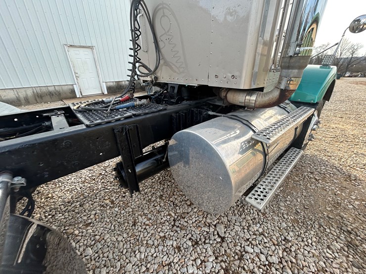 2001-kenworth-t800-image-66