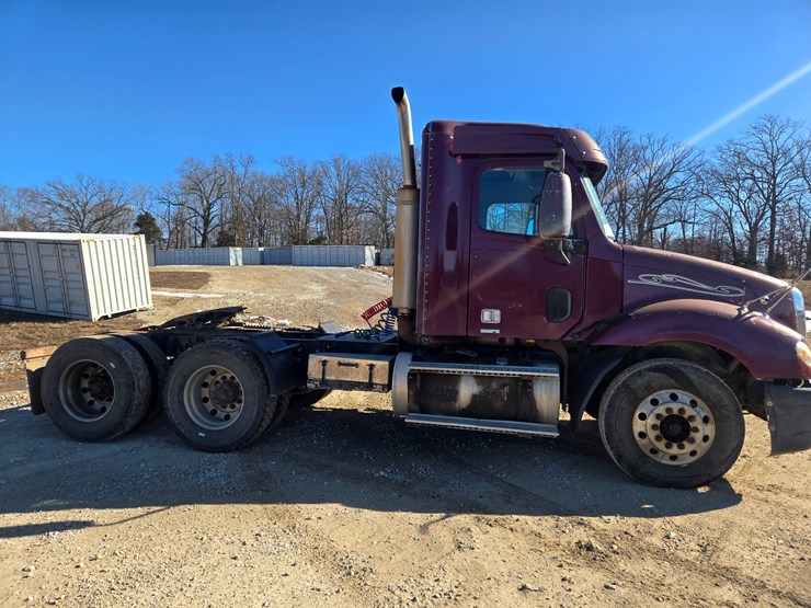 2002-freightliner-columbia-120-image-21