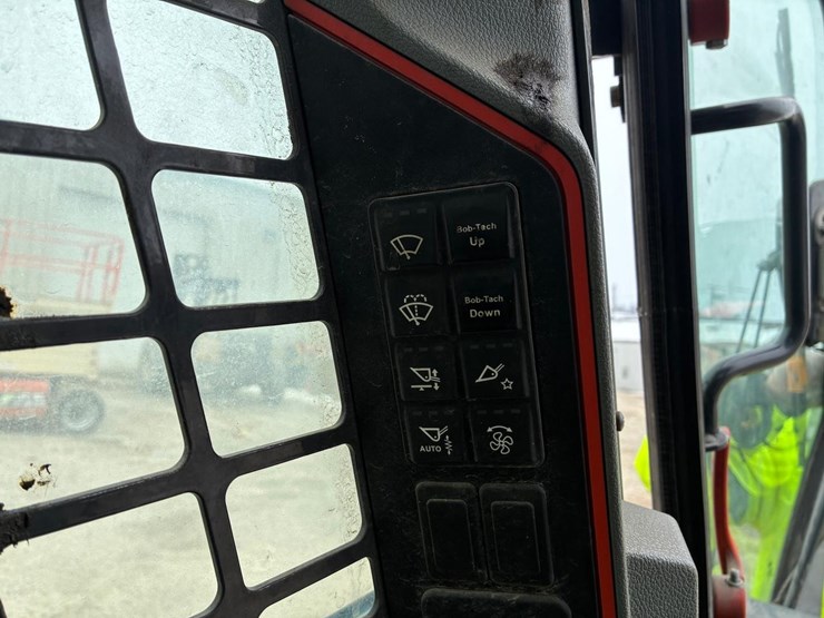 2022-bobcat-t66-image-23