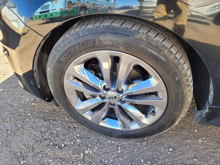 2016-kia-sedona-image-21