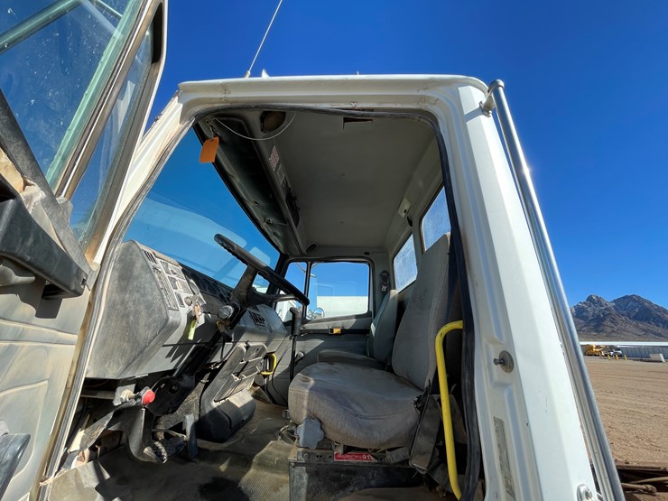 1996-freightliner-fl80-image-66