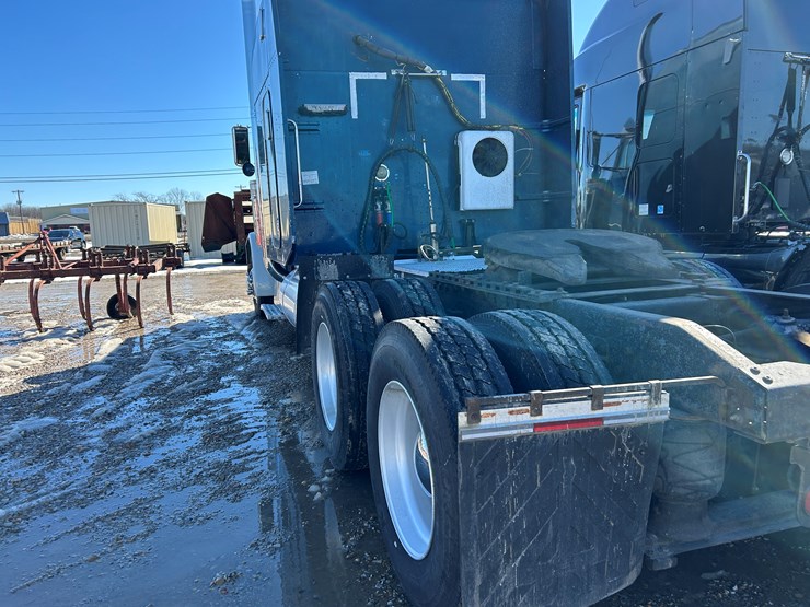 1997-peterbilt-379-image-10