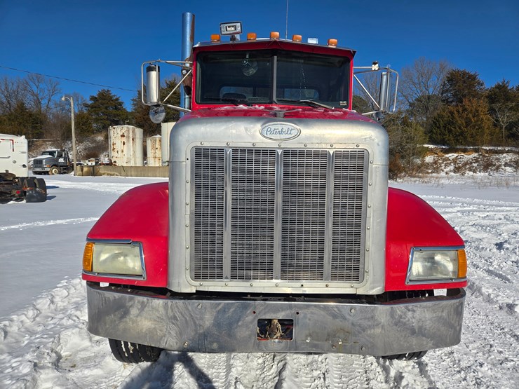 1996-peterbilt-385-image-32