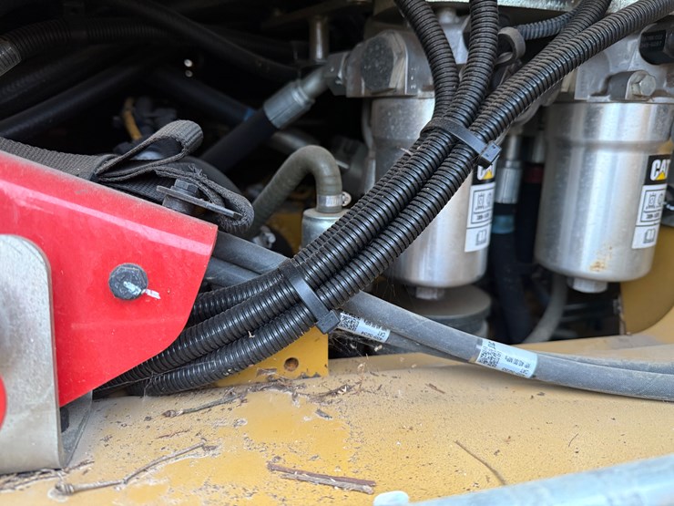 2023-caterpillar-953-image-79