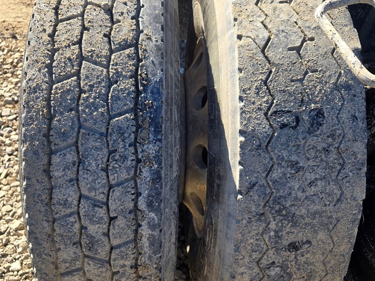 2014-freightliner-cascadia-125-image-78