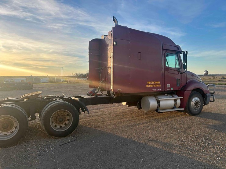2007-freightliner-columbia-120-image-6
