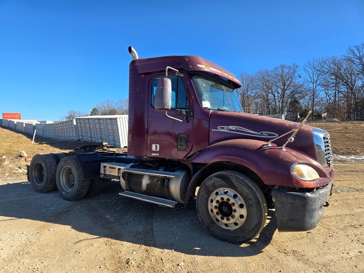 2002-freightliner-columbia-120-image-24