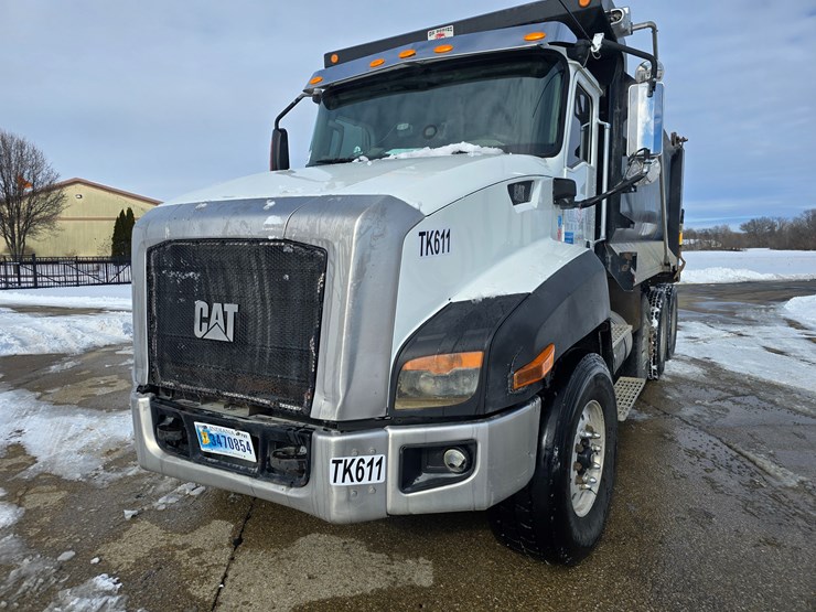 2012-caterpillar-660-image-2