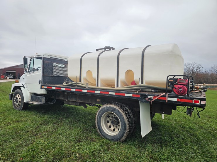 2000-freightliner-fl60-image-10