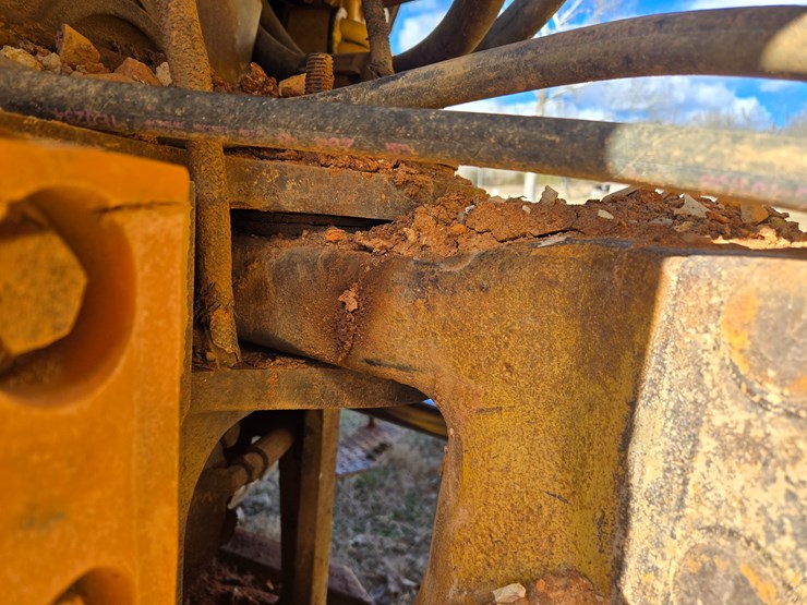 caterpillar-d25c-image-72