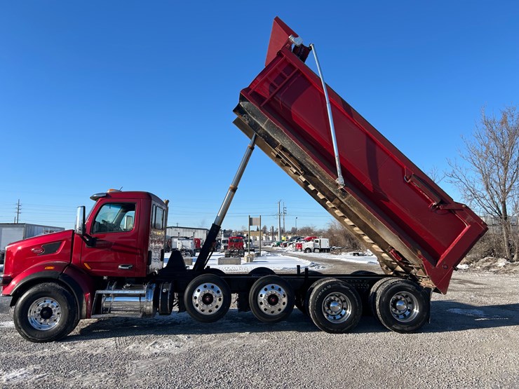 2015-peterbilt-567-image-45