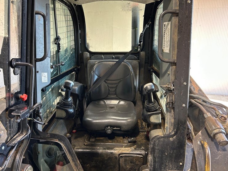 2016-new-holland-l220-image-17