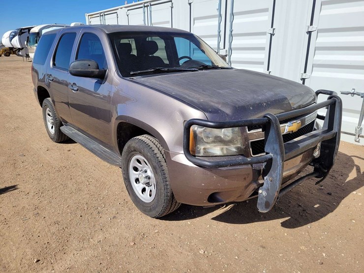 2013-chevrolet-tahoe-ls-image-3