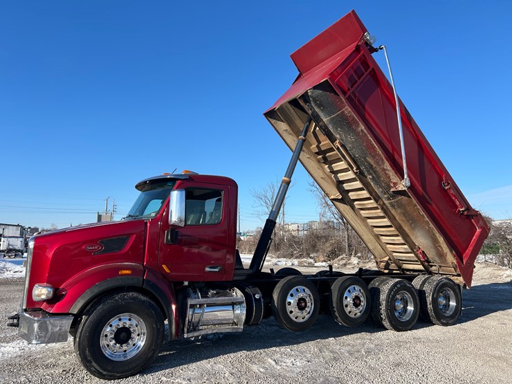 2015-peterbilt-567-image-42