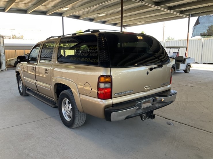 2001-chevrolet-suburban-image-5